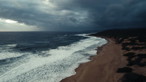 Sonnenuntergang-Nach-Einem-Sturm-Auf-Dem-Meer-In-Piscinas,-Sardinien