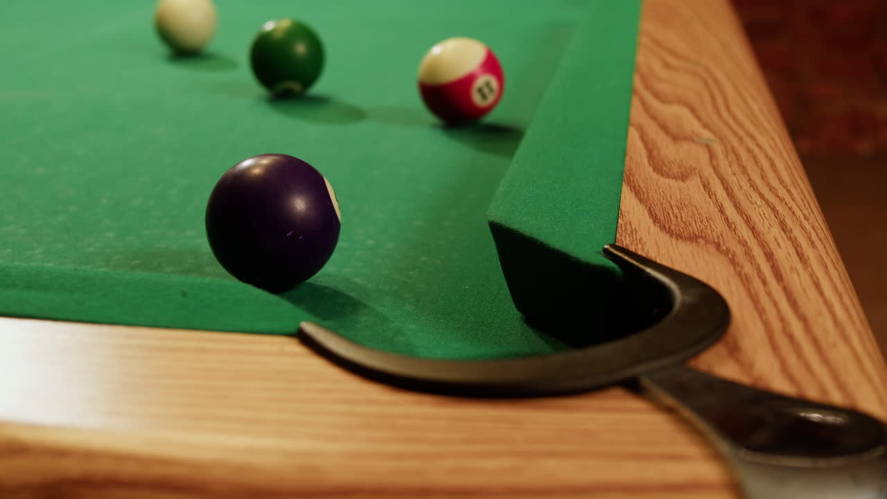 juego de mesa de billar en acción
