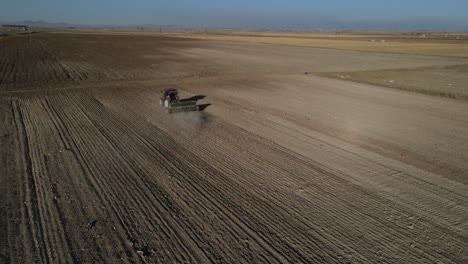 tractor en el campo