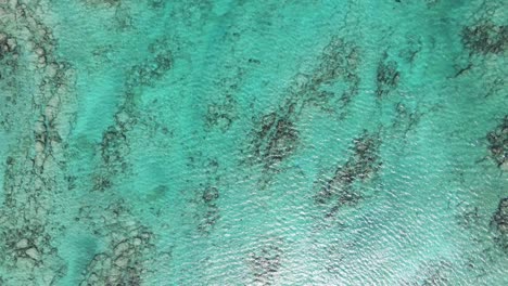 Beautiful-crystal-clear-water-and-rocks-in-the-Mediterranean-sea-at-Crete-island,-Greece