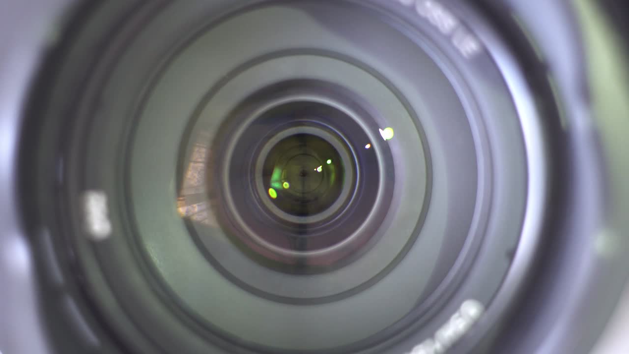 Light falls on the lens glass