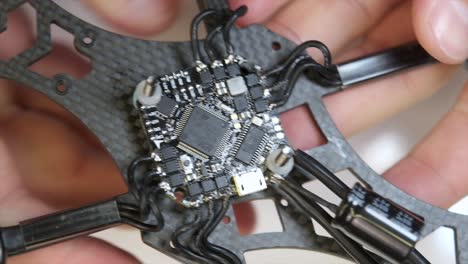 fabricación de drones, chips, soldaduras, reparaciones, mecánicos y placas base