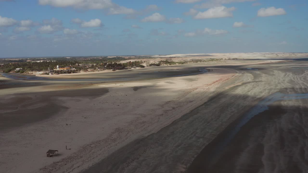 el pequeño pueblo en las dunas, tatajuba, brasil