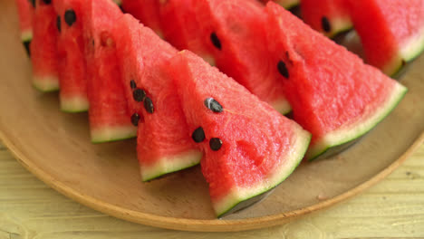 Frische-Wassermelone-Auf-Teller-Geschnitten