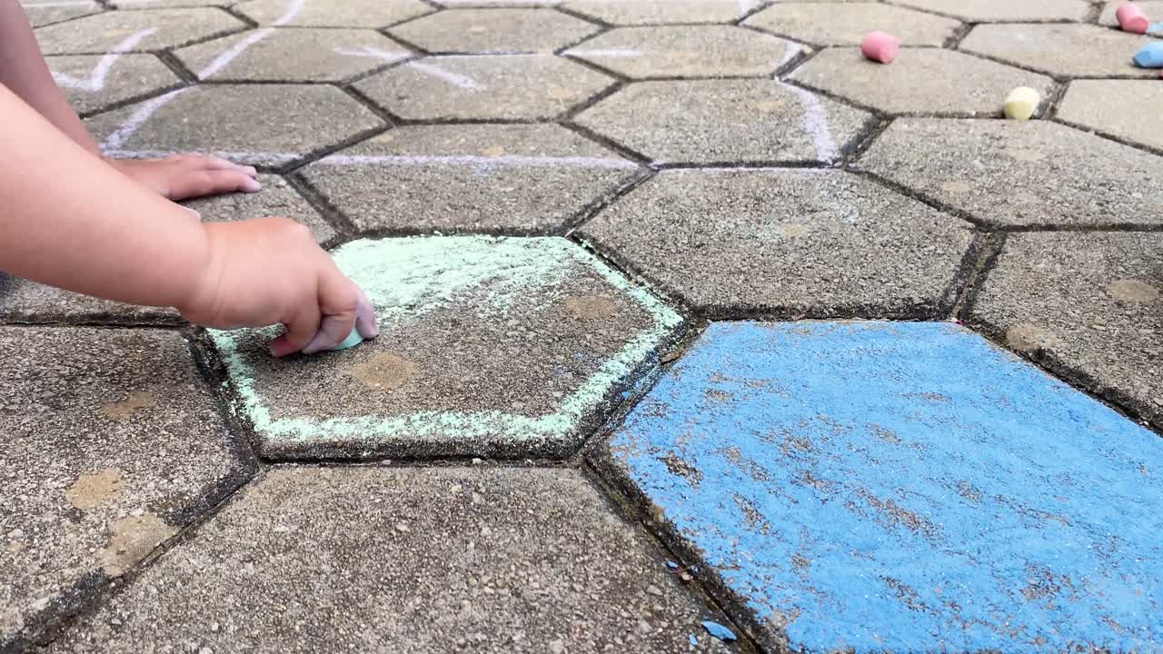 niños pintan al aire libre-1