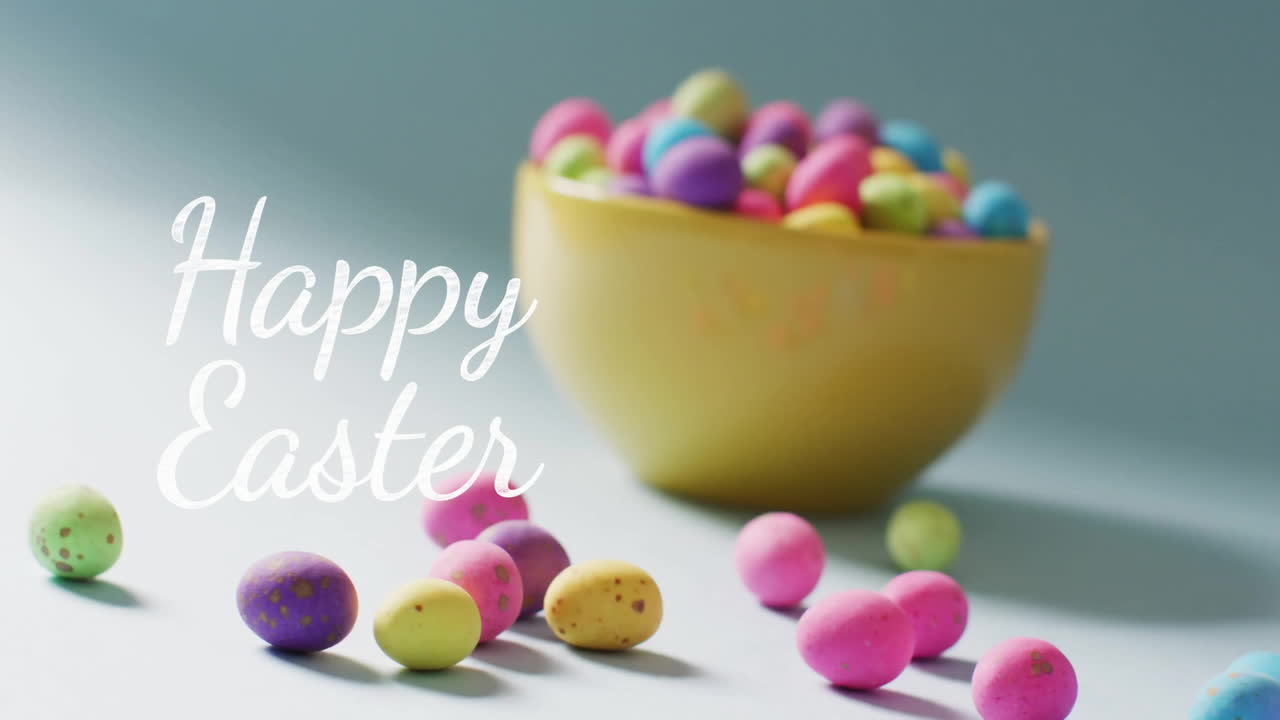Animazione del testo "Buona Pasqua" su uova di Pasqua colorate in una ciotola su sfondo blu