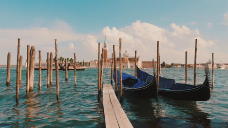 Barcos-Góndola-En-Venecia