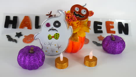 decoración de halloween, fondo y plantilla, ilustración de celebración de halloween de estudio creativo, calabaza decorativa, silueta fantasma, velas y diseño de dibujos animados de otoño, arte de decoración, truco o trato