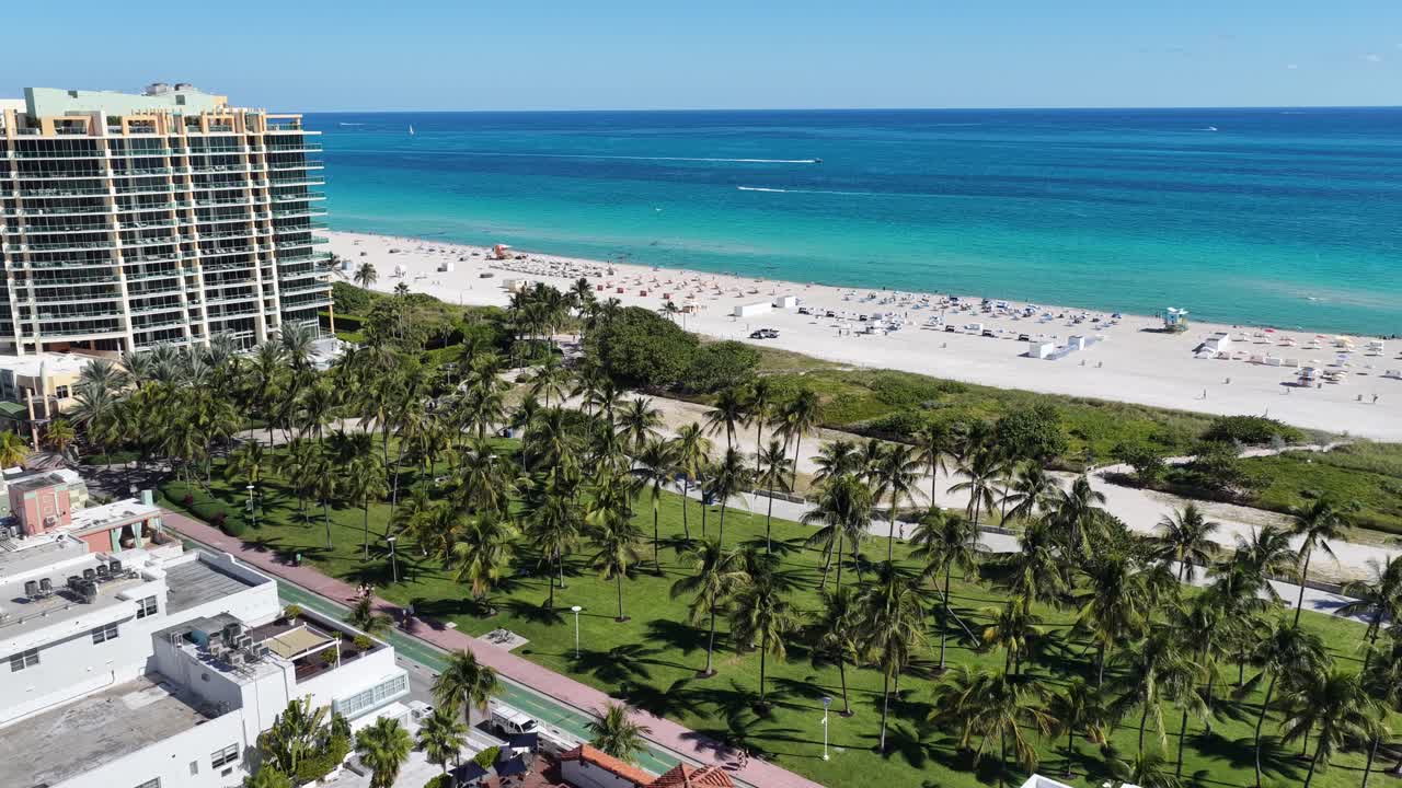 Skyline de Miami Beach en Miami Beach, Florida, Estados Unidos. Paisaje de playa. Distrito del centro. Destino turístico. Skyline de Miami Beach en Florida, Estados Unidos. Paisaje marino natural