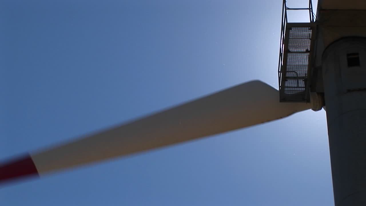 tehachapi 캘리포니아 1에서 풍력 터빈의 회전자와 나셀의 근접 촬영