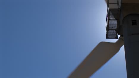 Closeup-Of-The-Rotor-And-Nacelle-Of-A-Wind-Turbine-At-Tehachapi-California-1