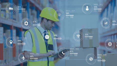 trabajador de almacén que utiliza una tableta, animación de procesamiento de datos logísticos sobre el fondo del almacén