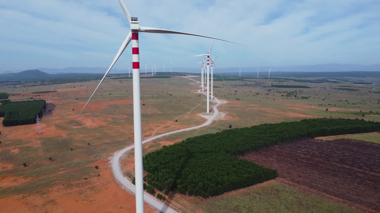 molinos de viento de plantas de energía recién construidos en vietnam, vista aérea de cerca