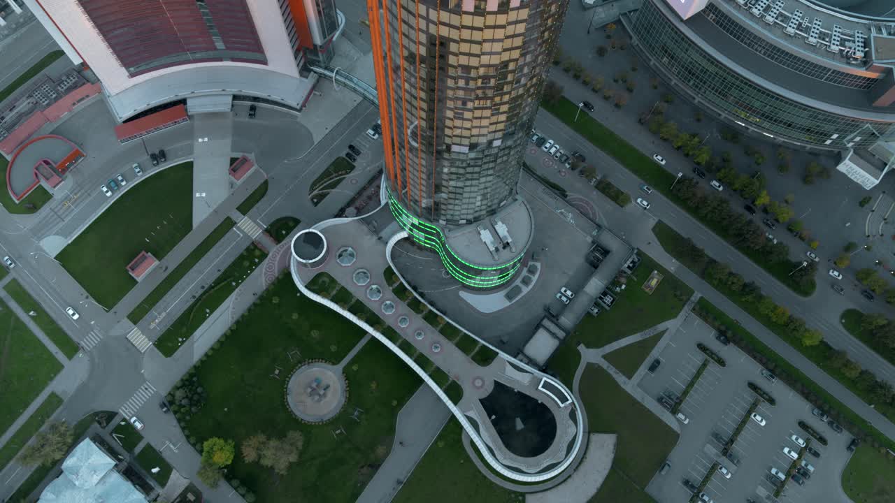 Vista Aérea de Arranha-céu Moderno e Paisagem Urbana