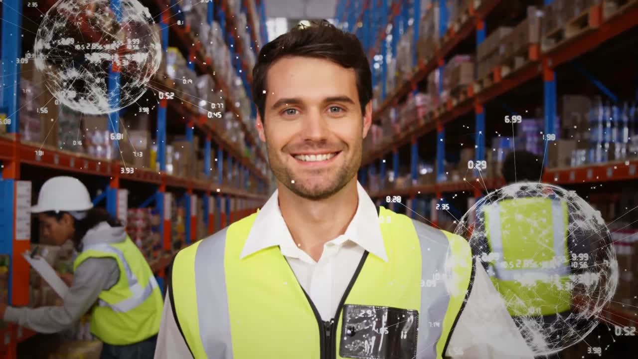 un empleador y su equipo en un almacén