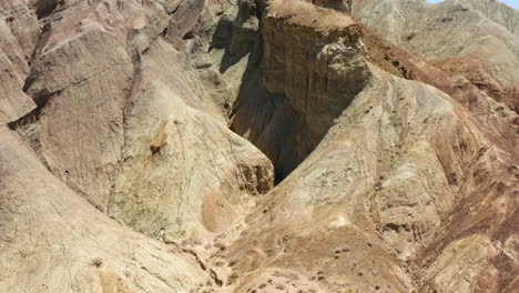 Flying-over-Rainbow-Basin,-California,-on-beautiful-warm-day