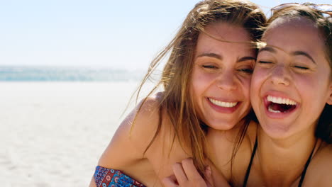 ella da los mejores abrazos y besos.