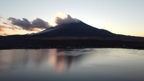 富士山的天際線空中圖