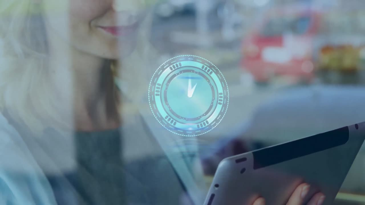 animación de un reloj que se mueve sobre las manecillas de una mujer de negocios caucásica usando una tableta