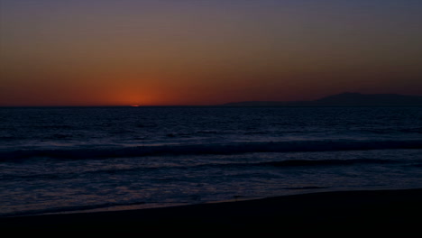 Time-lapse-of-sun-setting-over-the-ocean-2