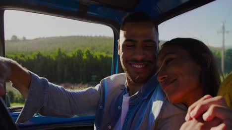 Young-couple-on-a-road-trip-in-their-pick-up-truck