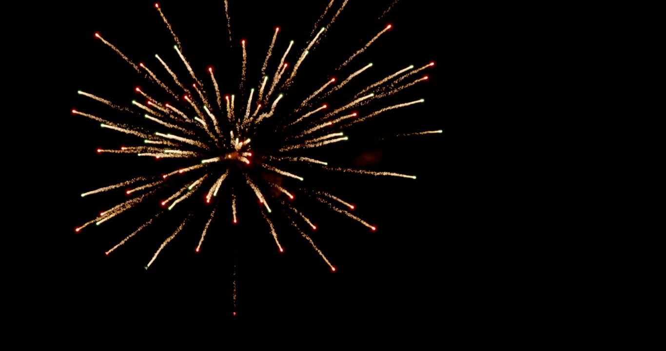 Fuochi d'artificio contro il cielo nero di notte 4k