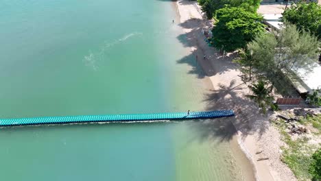 Drone-shot-of-a-beach-in-Phuket,-Thailand