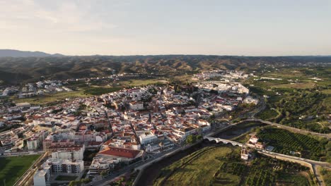 Puente-Romano-Sobre-El-Río-Arade,-Silves,-Algarve,-Portugal