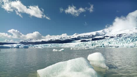 icebergs dans un lac islandais