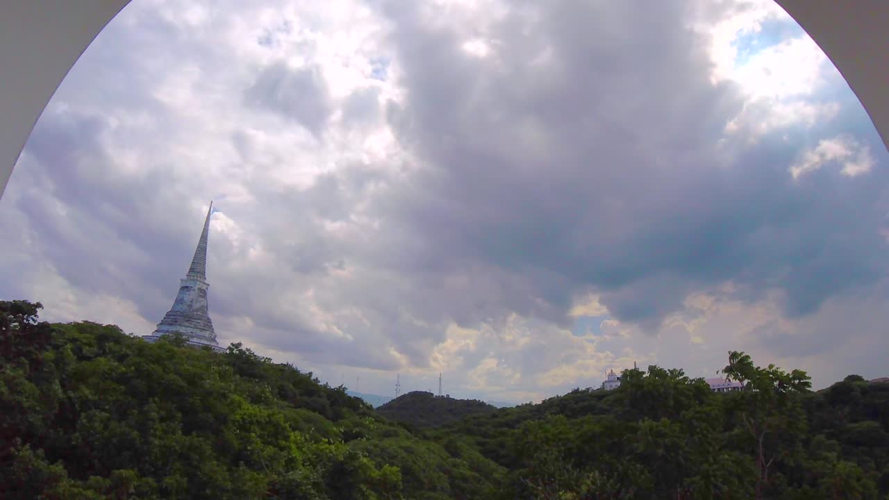 타임 스 풍경: 태국 페차부리 지방의 고대 하 파고다