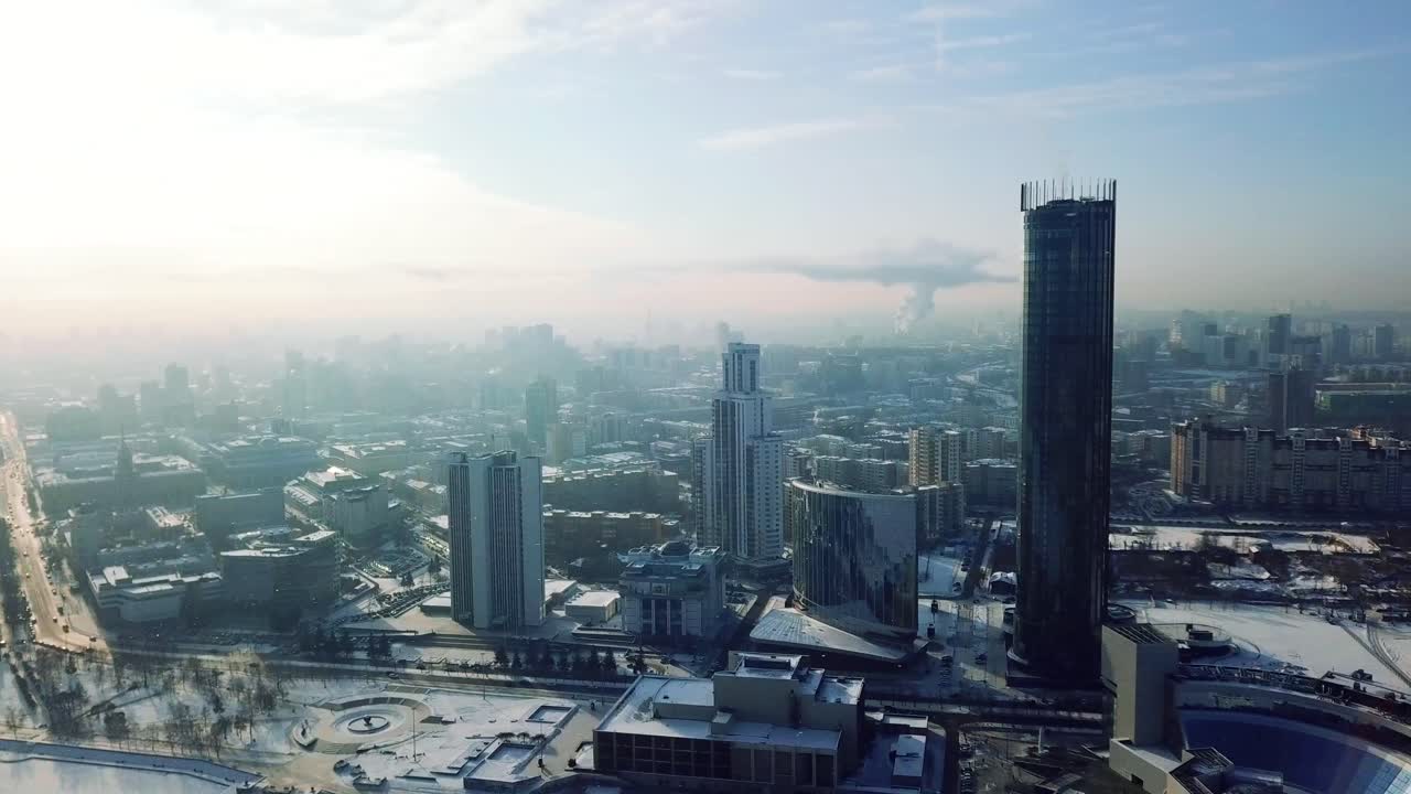 воздушный вид современного города зимой