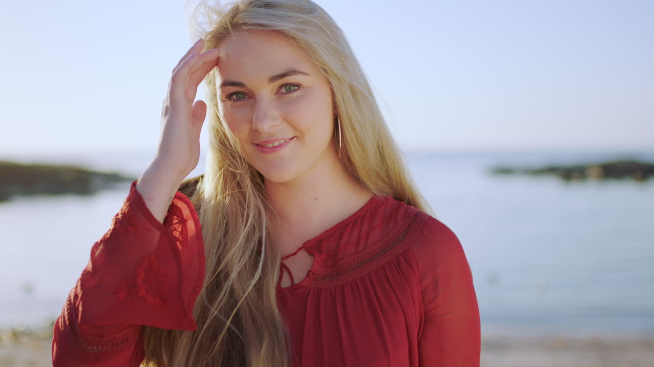 여행, 해변과 휴가에 있는 여성의 얼굴