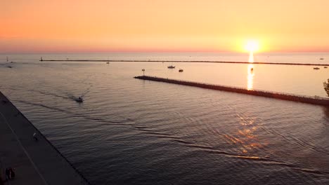 efecto de deslumbramiento sobre la bandeja de drones durante la puesta de sol