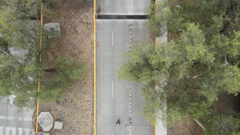 Zenith-view-in-alone-streets-with-only-one-man,-in-pandemic-era,-in-Mexico-City