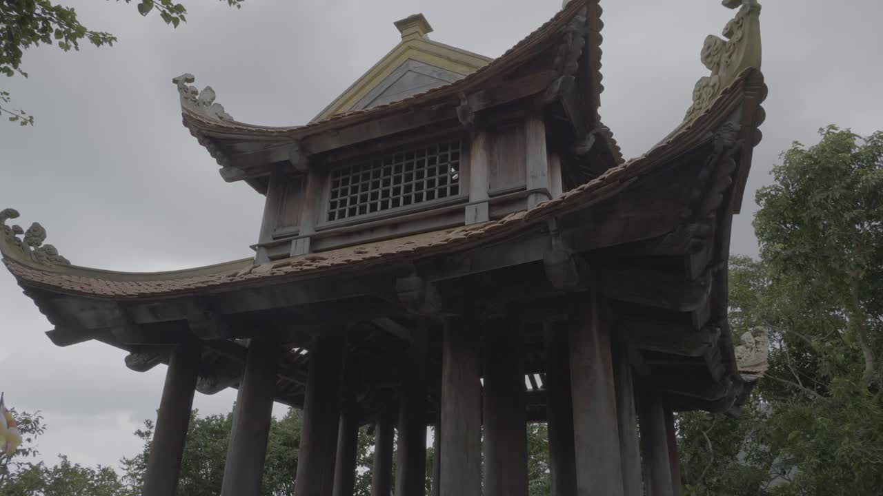 el templo budista de la pagoda van son en con dao, ba ria - vung tau, vietnam