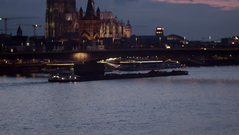 Cologne-skyline-with-cologne-cathedral-and-Groß-St