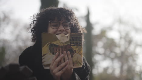 rubor leyendo literatura novela perdido en eso niña negra