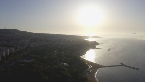 Sonnenaufgang-über-Varna,-Bulgarien,-Schwarzes-Meer