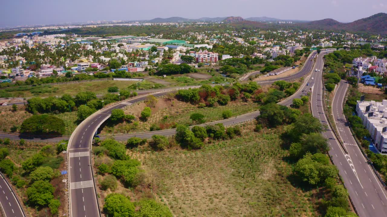 imágenes aéreas de un área urbana en el sur de la india tomadas en varias horas del día y durante el bloqueo