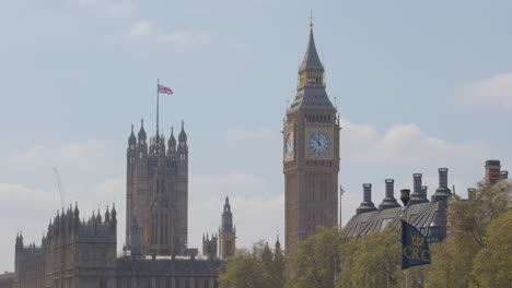 Palacio-De-Westminster-Con-Las-Casas-Del-Parlamento-Y-El-Big-Ben-En-Londres,-Reino-Unido