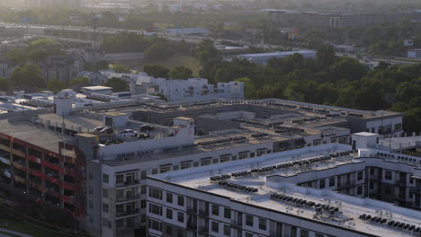 Vista-Aérea-De-Condominios-En-El-área-De-Houston-Heights