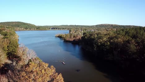 Badin-Lake-Carolina-Del-Norte,-Badin-Lake-Carolina-Del-Norte-En-4k-Aéreo