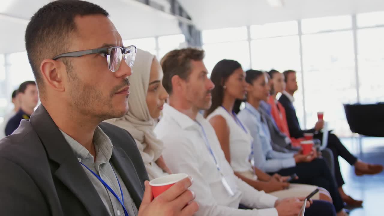 Primo piano del pubblico a una conferenza aziendale
