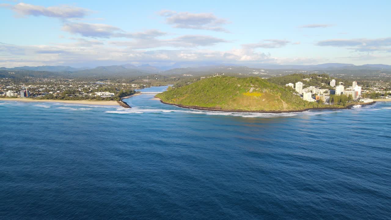 호주 골드 코스트의 tallebudgera 해변 옆에 있는 벌리 헤드의 풍경