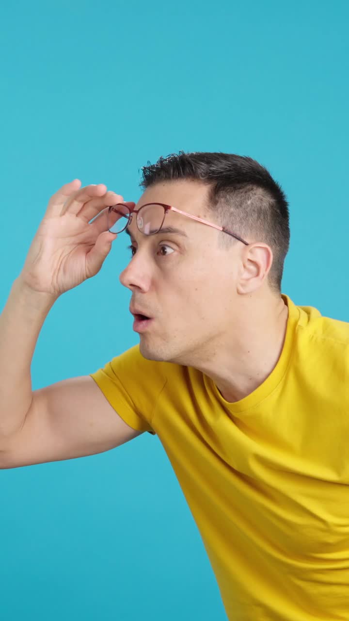 Surprised man with glasses