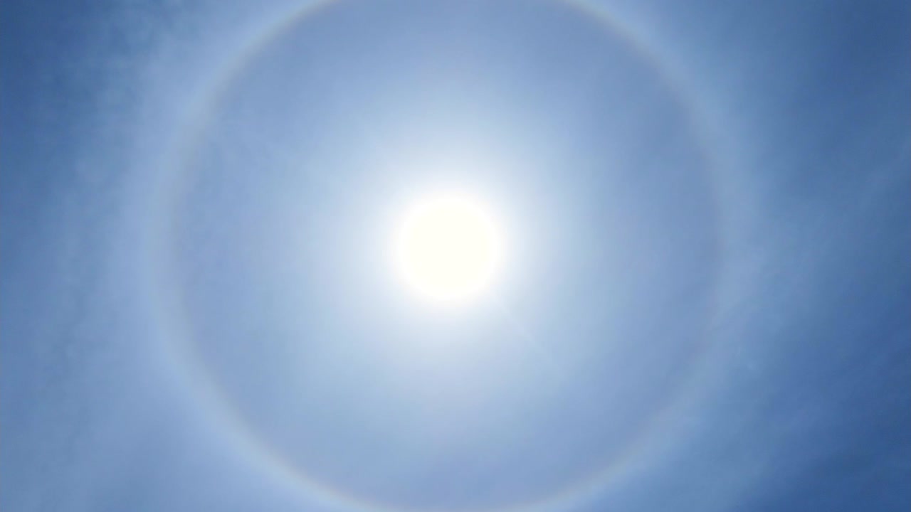 солнечная корона (множественное число coronae - оптическое явление). это очень похоже на другое оптическое феномен - гало, которое происходит зимой. одесса, украина