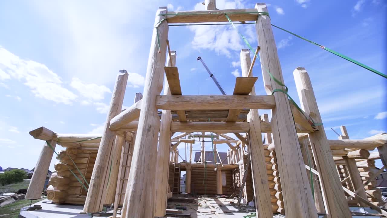 construcción de cabañas de madera en curso