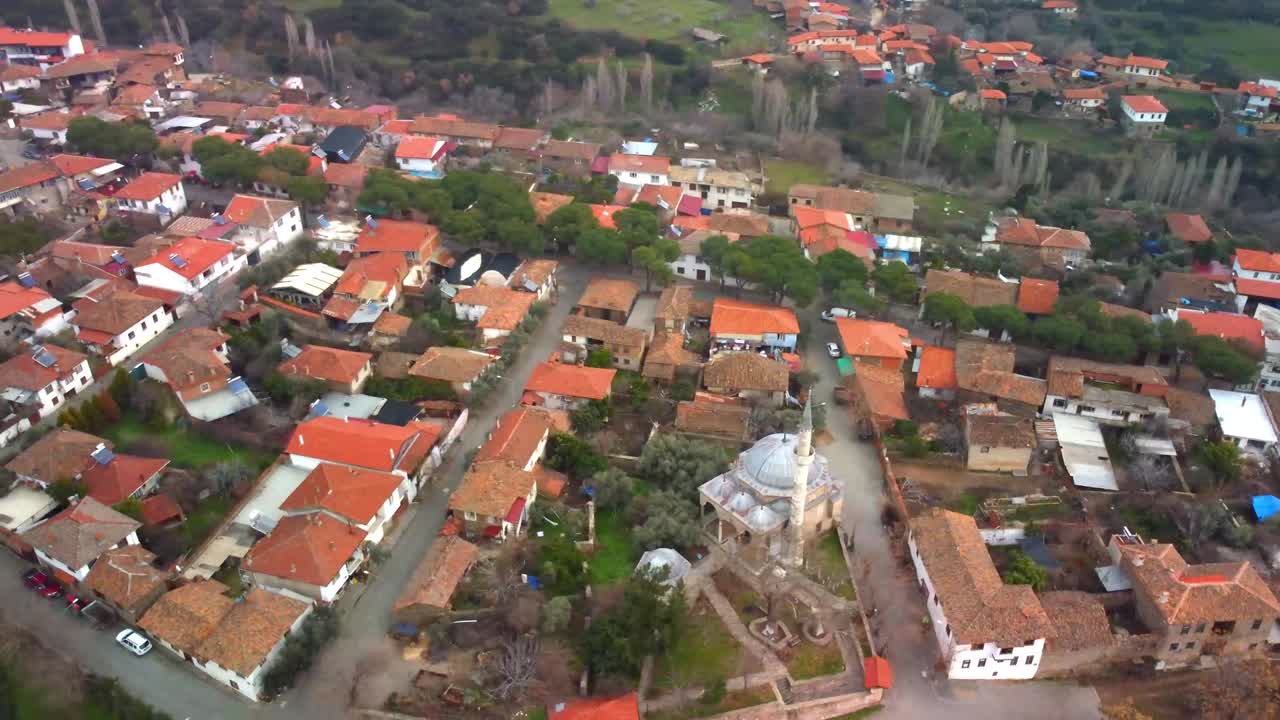 이즈미르 지방의 역사적인 비르기 도시