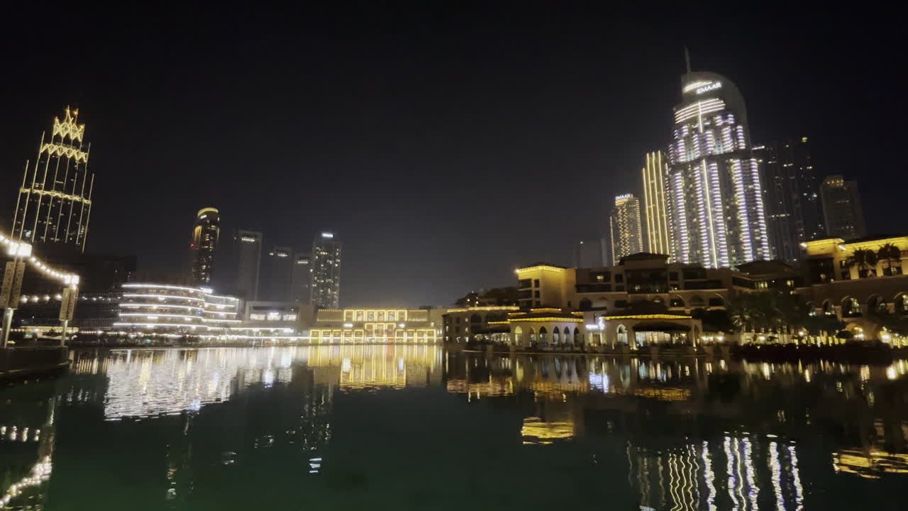 Incredibile vista del lago Burj Khalifa Dubai Emirati Arabi Uniti 4K
