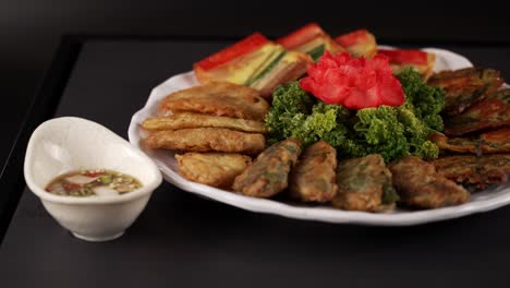 a crispy assortment of pan-fried jeon, offering a perfect balance of flavor and texture. best paired with dipping sauce. 다양한 재료로 부친 바삭한 전. 감칠맛과 식감이 조화를 이루며, 간장 소스와 잘 어울립니다.